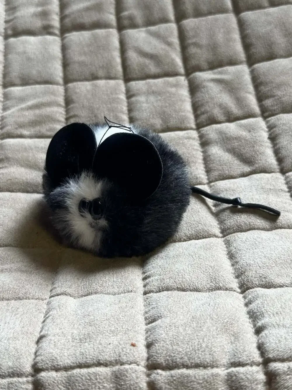 Vtg 1981 Maxine S. Farley Black & White Furry Mouse Plush Magnet original tag
